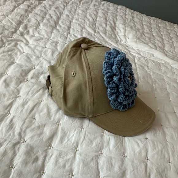Beige Cap with Blue Crochet Flower NWOT - Picture 3 of 5